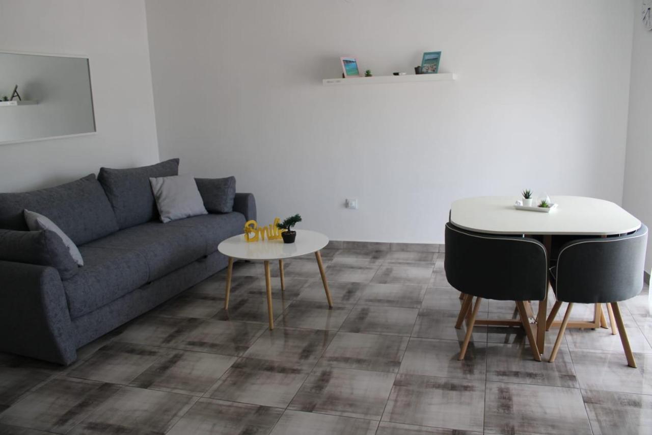 Aparthotel Tal Tisno Esterno foto