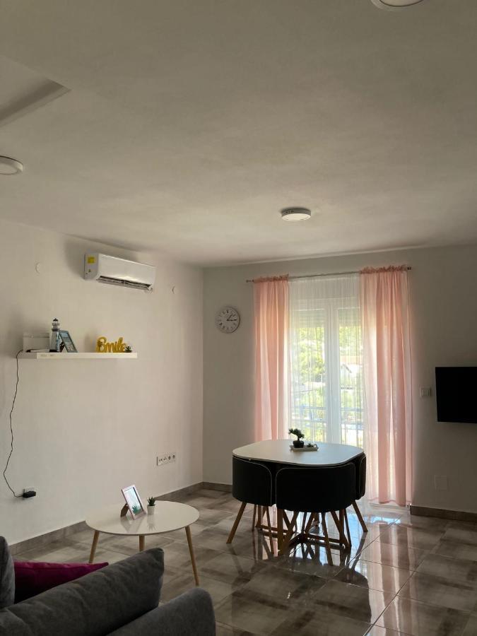 Aparthotel Tal Tisno Esterno foto