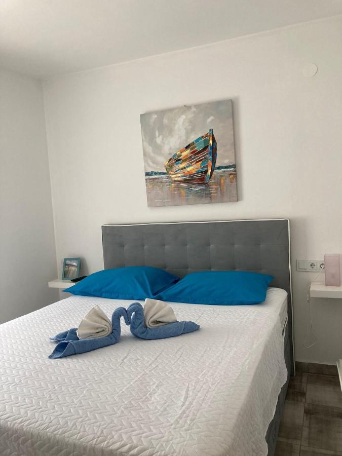 Aparthotel Tal Tisno Esterno foto